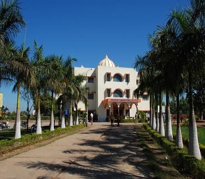 Chouksey Engineering College Bilaspur Academic Building photo 2